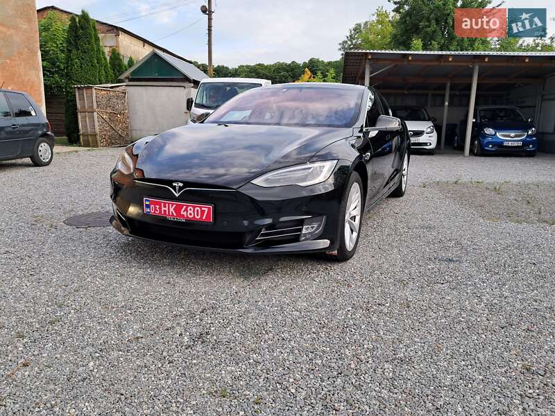 Лифтбек Tesla Model S 2018 в Радехове