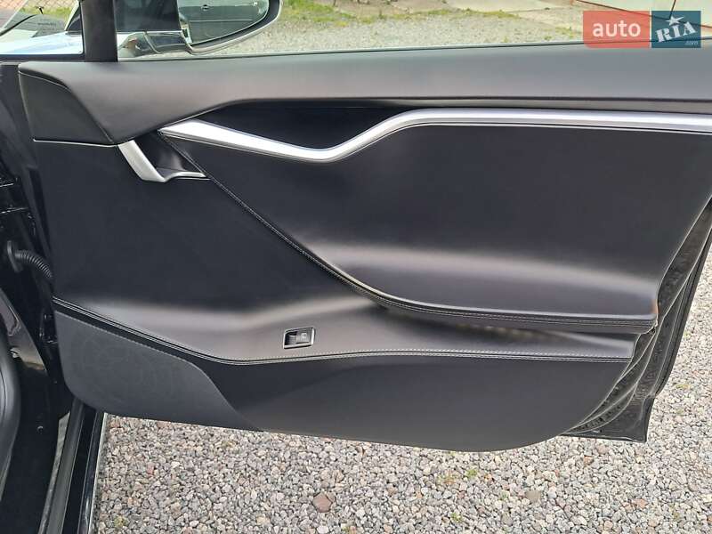 Лифтбек Tesla Model S 2018 в Радехове