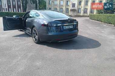 Ліфтбек Tesla Model S 2015 в 