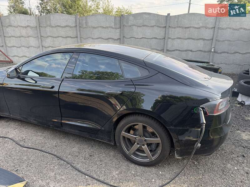 Ліфтбек Tesla Model S 2016 в Бучі