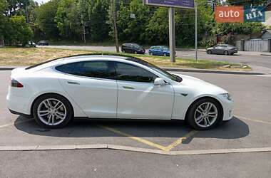 Лифтбек Tesla Model S 2015 в 