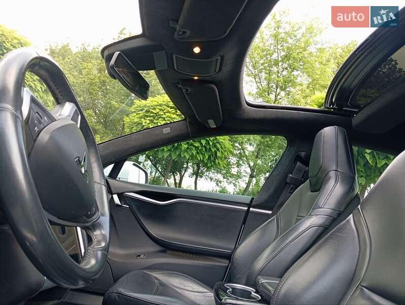 Лифтбек Tesla Model S 2015 в Виннице