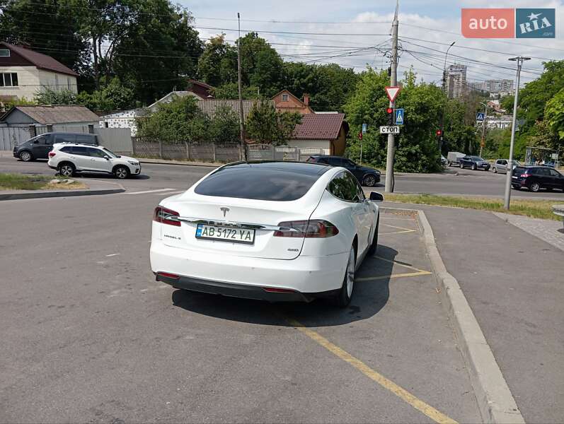 Лифтбек Tesla Model S 2015 в Виннице