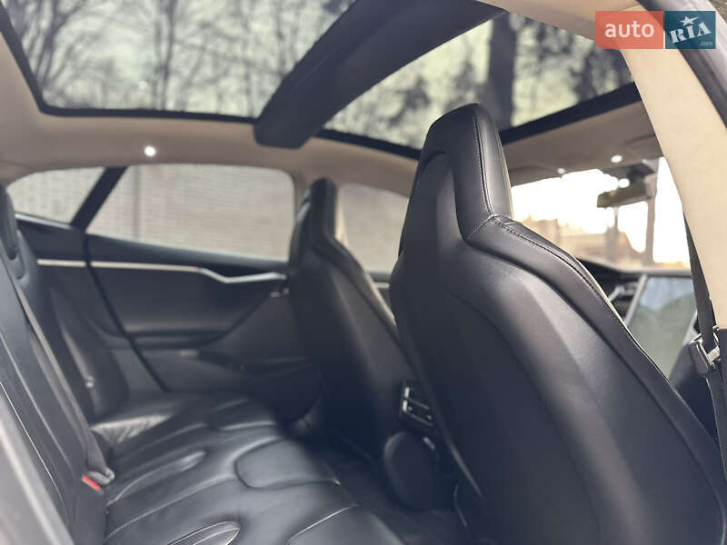 Лифтбек Tesla Model S 2014 в Виннице