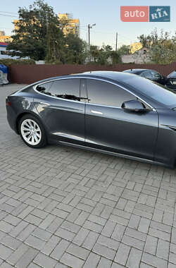 Лифтбек Tesla Model S 2017 в 