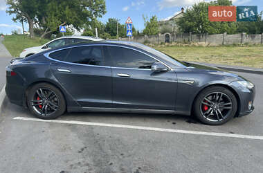 Лифтбек Tesla Model S 2015 в Виннице