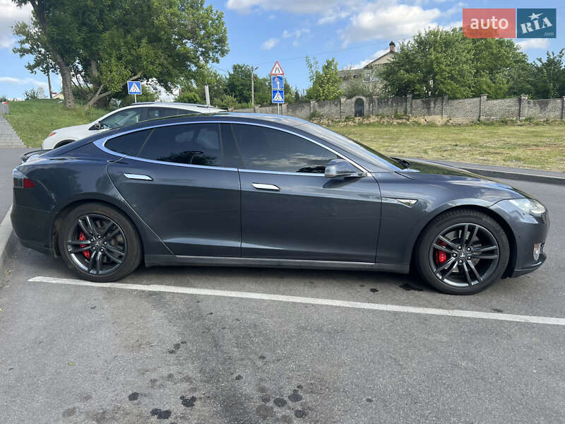 Ліфтбек Tesla Model S 2015 в Вінниці