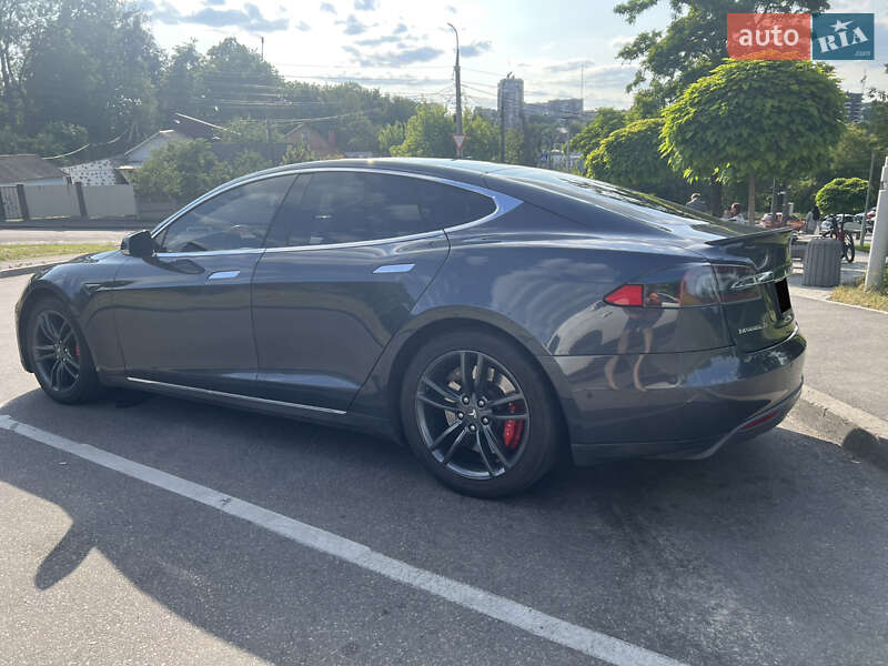 Ліфтбек Tesla Model S 2015 в Вінниці