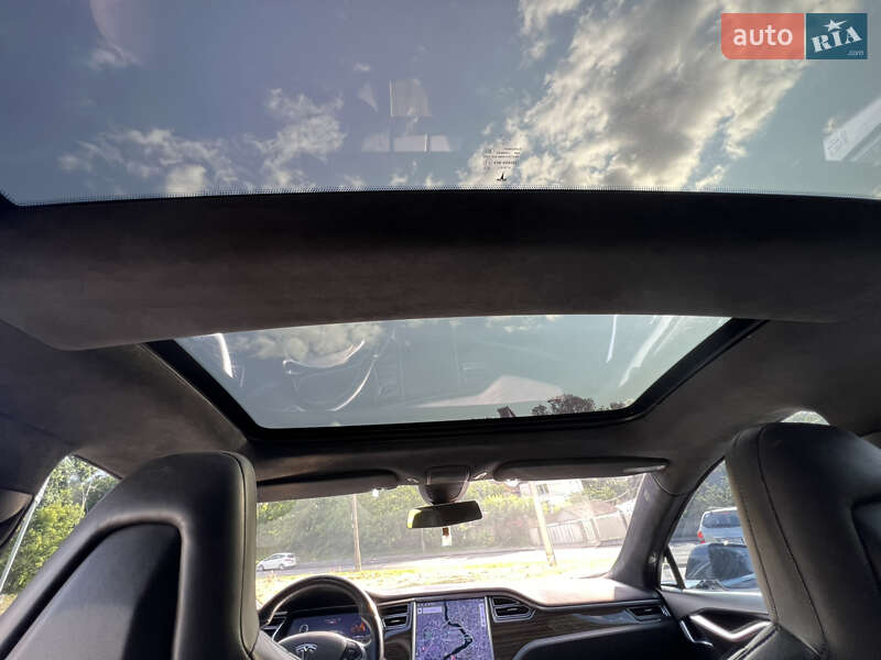 Ліфтбек Tesla Model S 2015 в Вінниці
