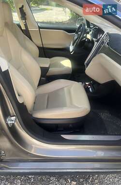 Лифтбек Tesla Model S 2015 в 