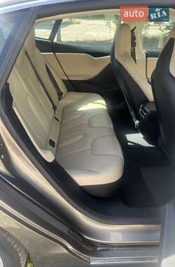 Лифтбек Tesla Model S 2015 в 
