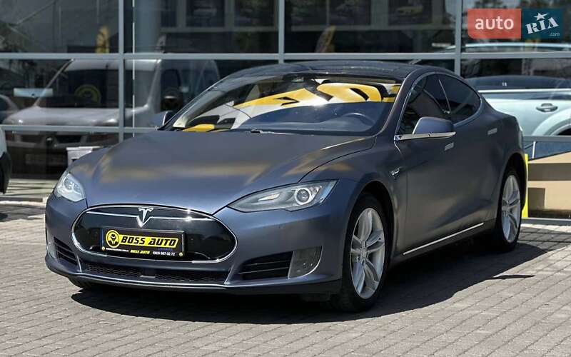 Лифтбек Tesla Model S 2015 в Ивано-Франковске