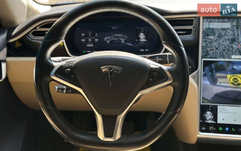 Лифтбек Tesla Model S 2015 в Ивано-Франковске