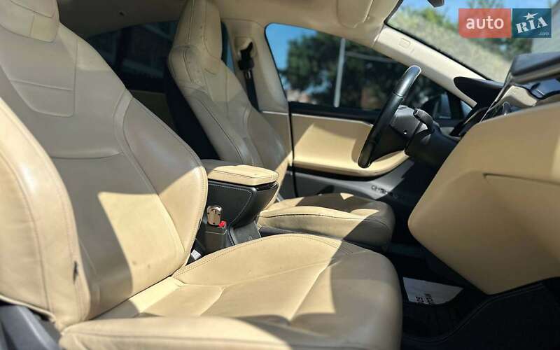 Лифтбек Tesla Model S 2015 в Ивано-Франковске