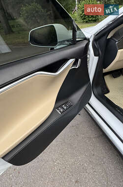 Лифтбек Tesla Model S 2014 в 