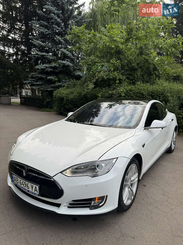 Лифтбек Tesla Model S 2014 в Умани