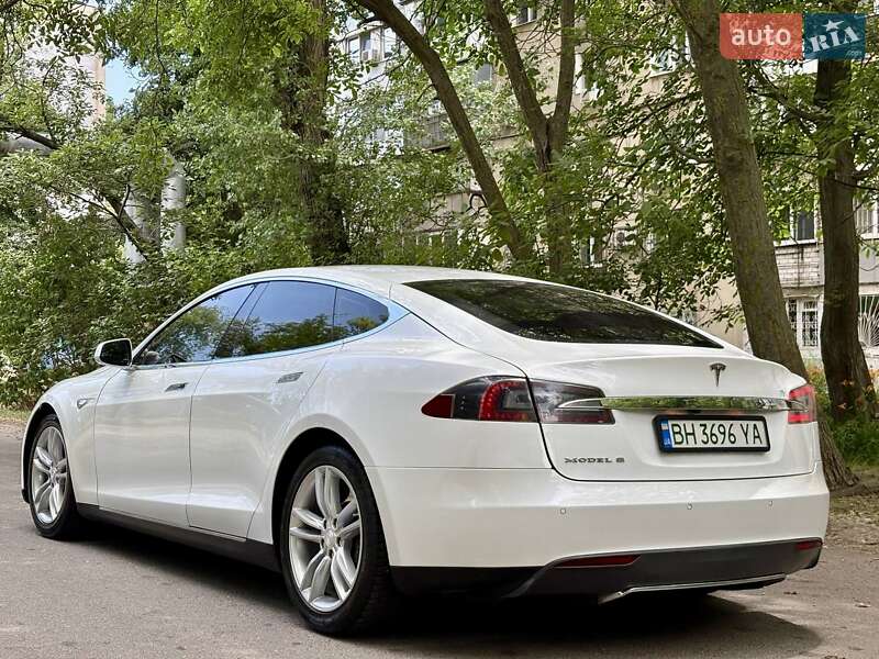 Лифтбек Tesla Model S 2013 в Одессе