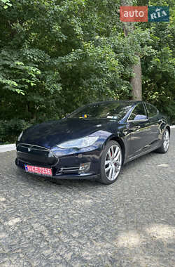 Лифтбек Tesla Model S 2015 в 