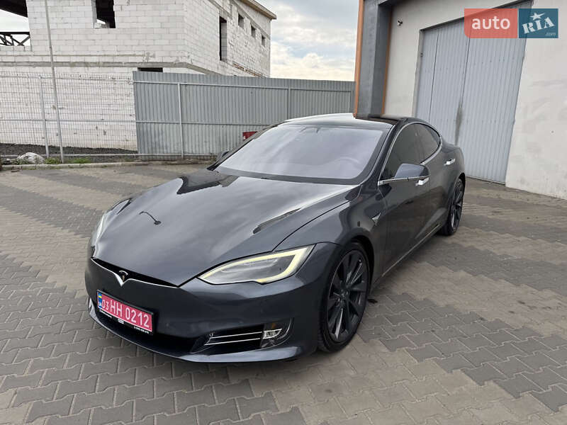 Лифтбек Tesla Model S 2017 в 