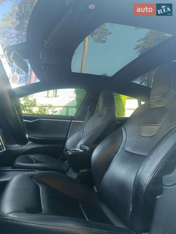 Лифтбек Tesla Model S 2016 в Львове