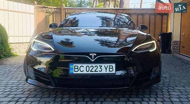 Лифтбек Tesla Model S 2016 в Львове