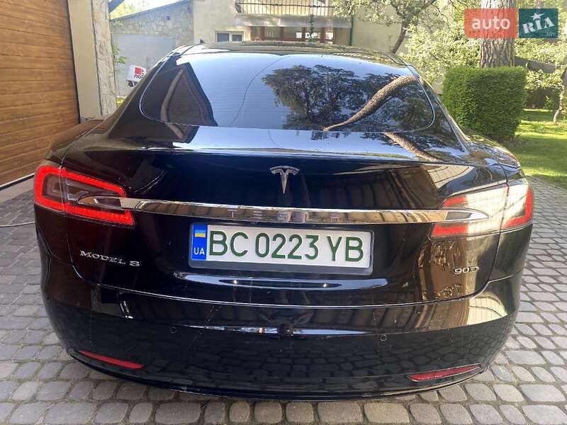 Лифтбек Tesla Model S 2016 в Львове