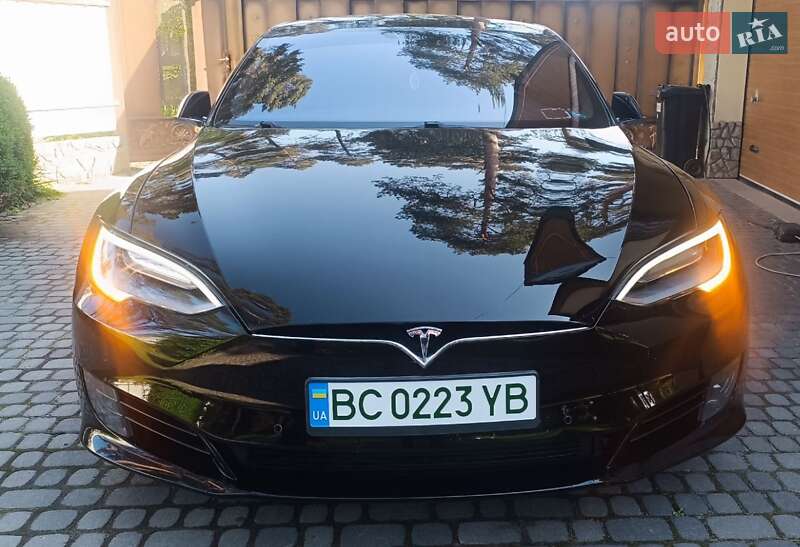 Лифтбек Tesla Model S 2016 в Львове