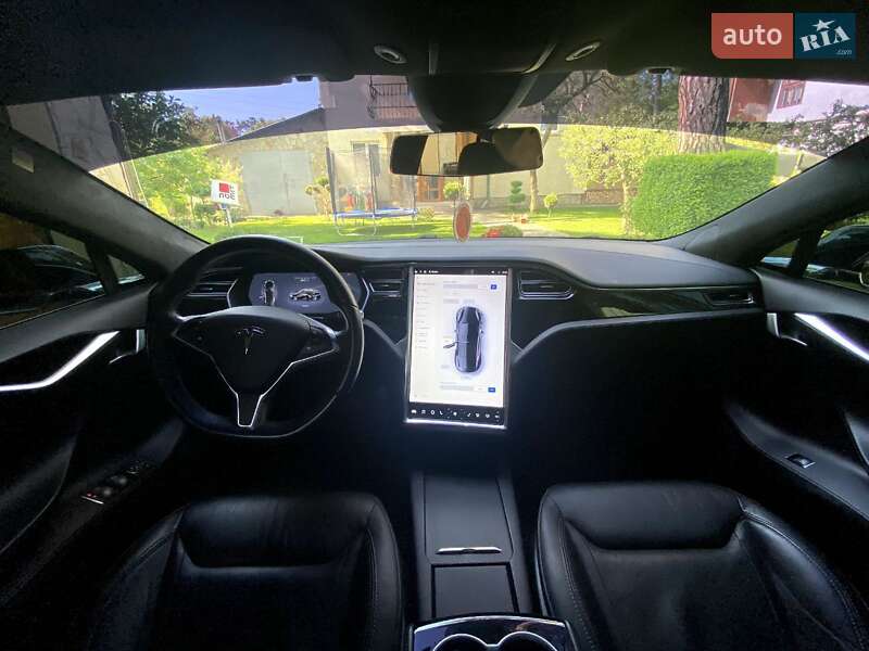 Лифтбек Tesla Model S 2016 в Львове