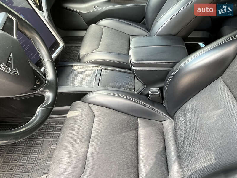 Лифтбек Tesla Model S 2018 в Гостомеле