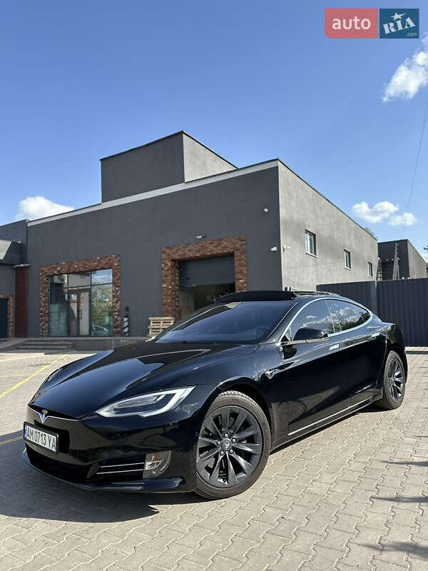 Лифтбек Tesla Model S 2018 в Виннице