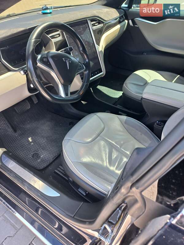 Лифтбек Tesla Model S 2014 в Виннице