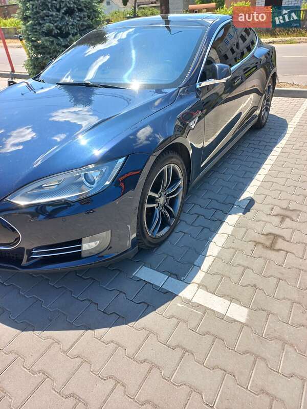 Лифтбек Tesla Model S 2014 в Виннице