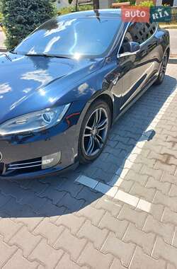 Лифтбек Tesla Model S 2014 в 