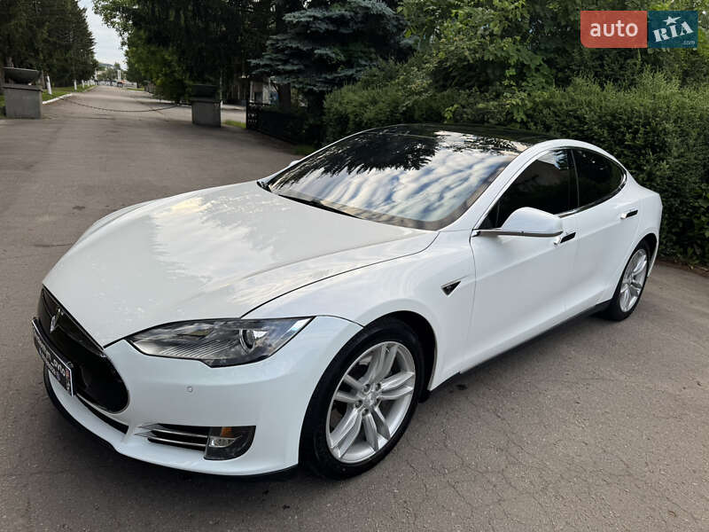 Лифтбек Tesla Model S 2014 в 