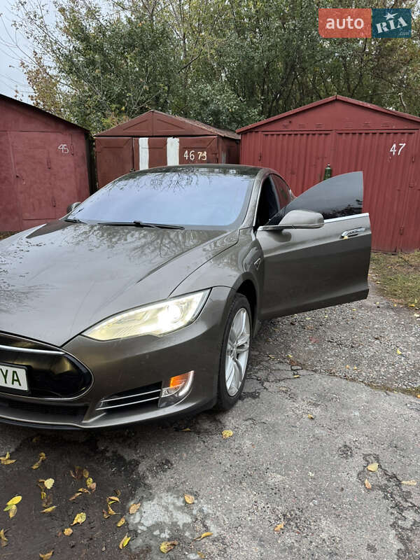 Лифтбек Tesla Model S 2015 в Белой Церкви