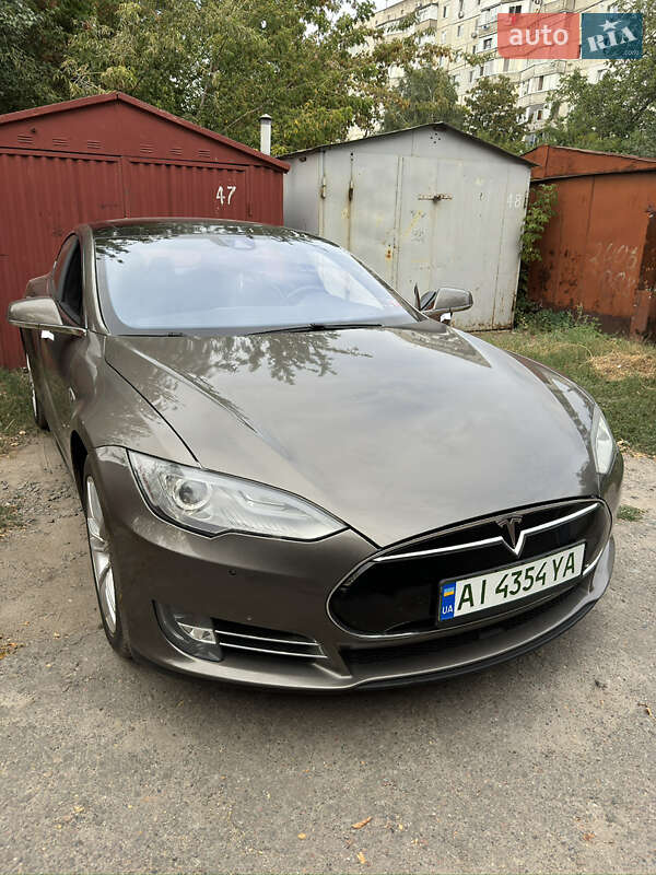 Лифтбек Tesla Model S 2015 в Белой Церкви