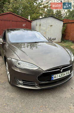 Лифтбек Tesla Model S 2015 в 
