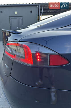 Лифтбек Tesla Model S 2013 в 