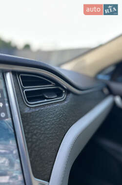 Лифтбек Tesla Model S 2013 в 