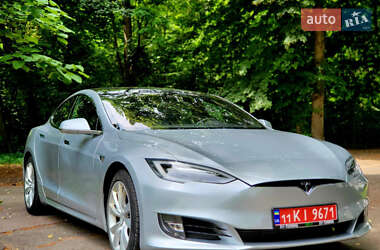 Лифтбек Tesla Model S 2017 в 
