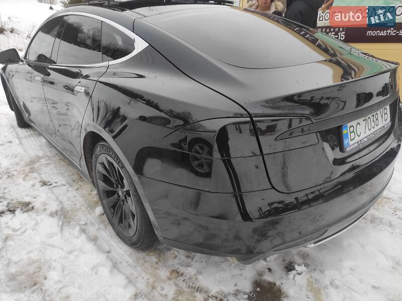 Лифтбек Tesla Model S 2014 в Львове