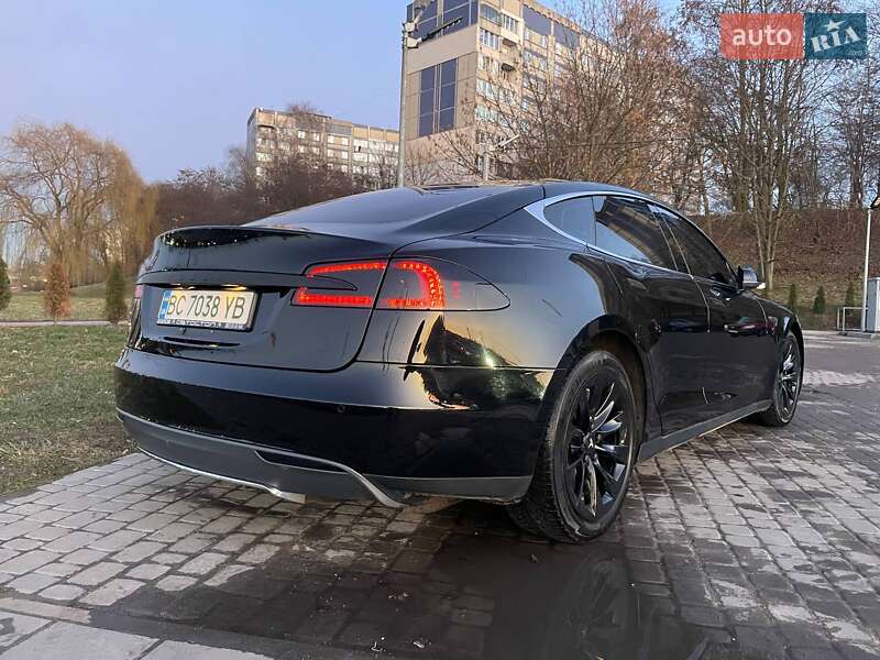 Лифтбек Tesla Model S 2014 в Львове