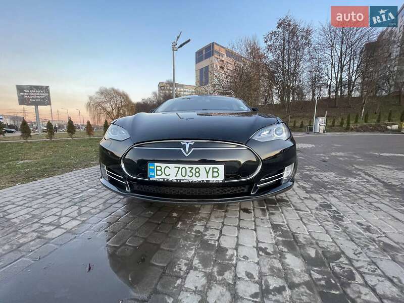 Лифтбек Tesla Model S 2014 в Львове