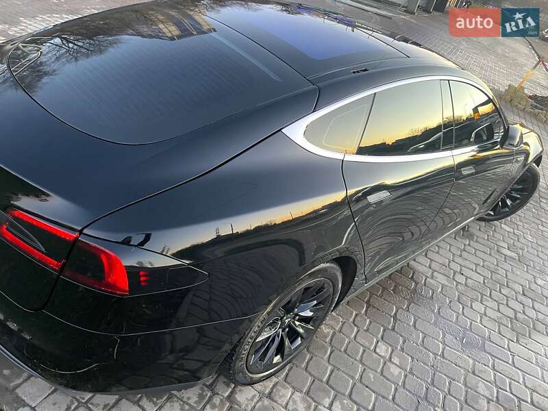Лифтбек Tesla Model S 2014 в Львове