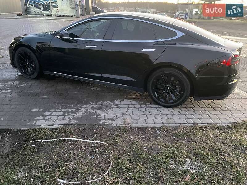 Лифтбек Tesla Model S 2014 в Львове