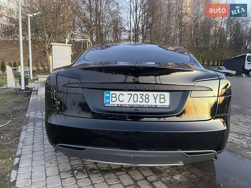Лифтбек Tesla Model S 2014 в Львове