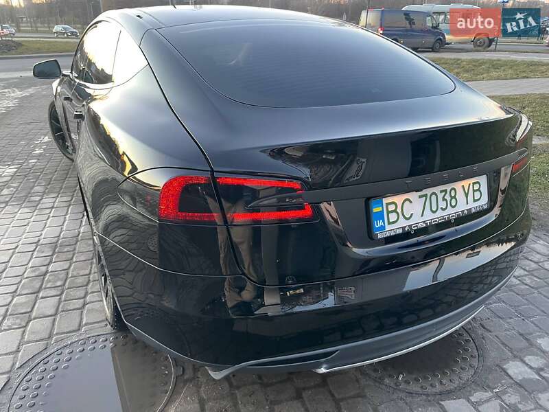 Лифтбек Tesla Model S 2014 в Львове