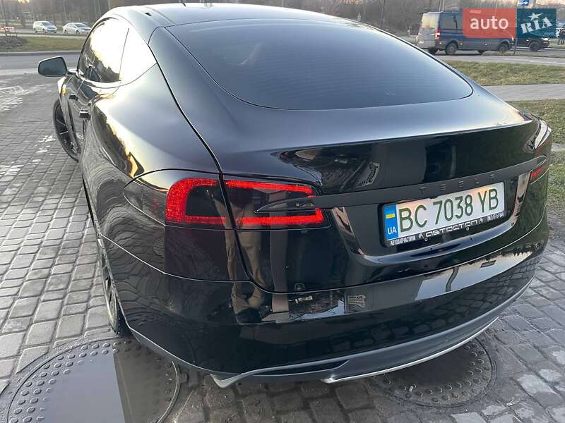 Лифтбек Tesla Model S 2014 в Львове