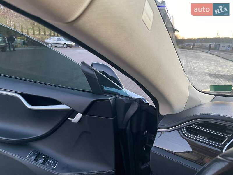 Лифтбек Tesla Model S 2014 в Львове