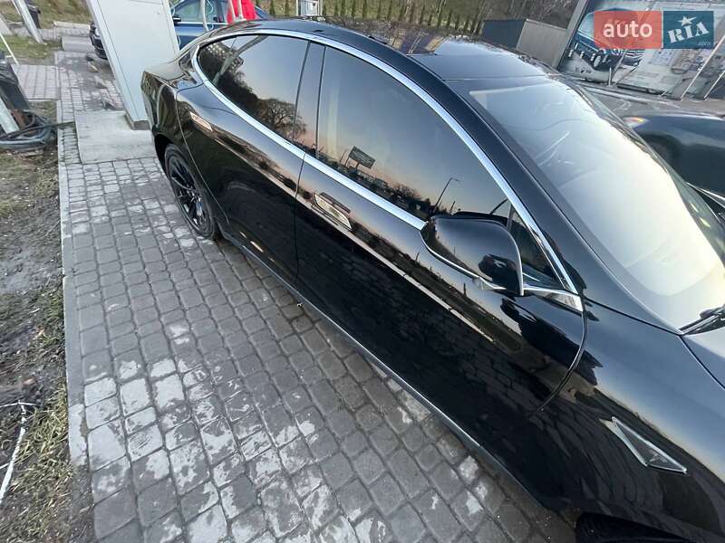 Лифтбек Tesla Model S 2014 в Львове